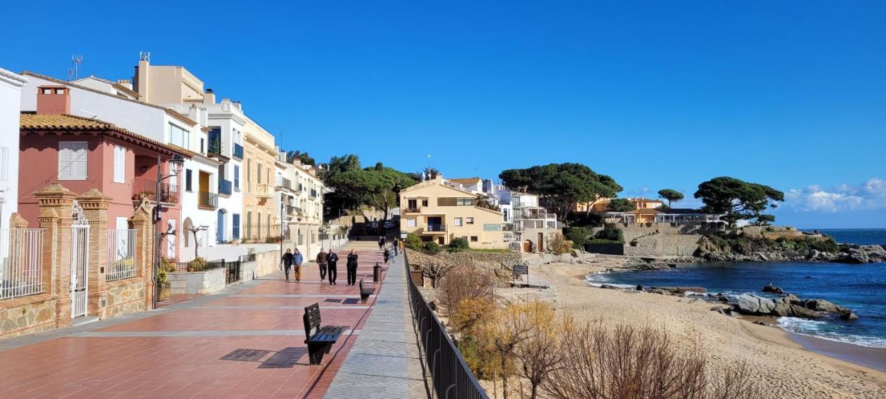 Precioso Apartamento Reformado En 1Ra Linea De Mar Sin Vistas Calella De Palafrugell Bagian luar foto